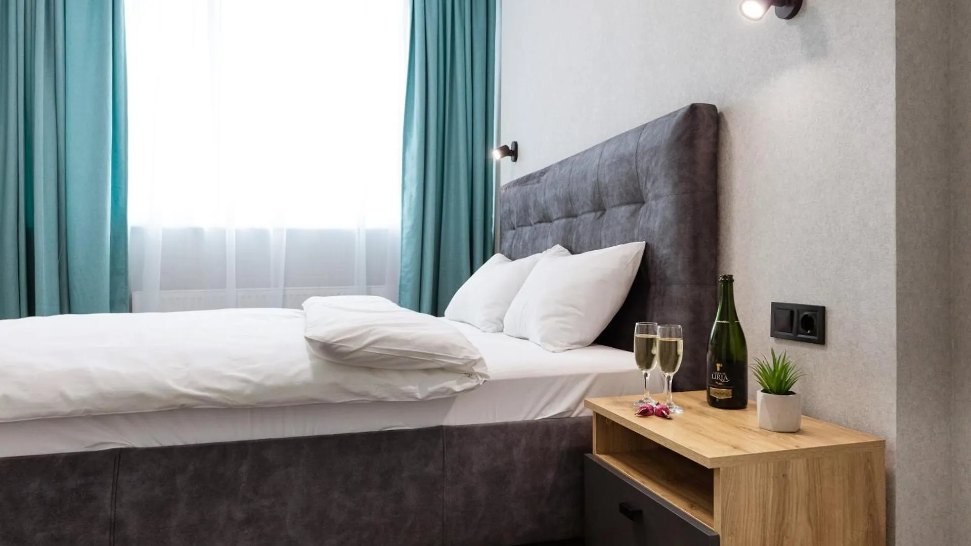 Aparthotel Nyvky Like Home - Manchattan City - Квартира 335 Kiew
