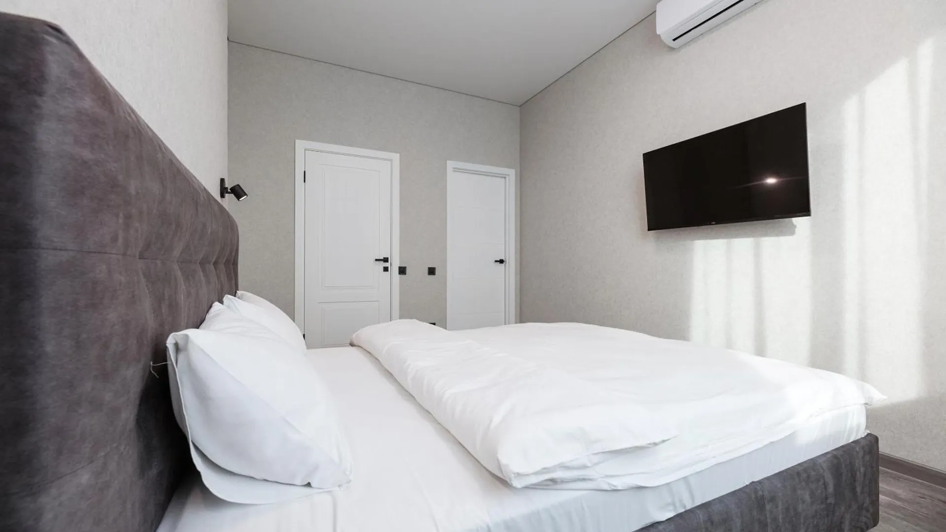 Aparthotel Nyvky Like Home - Manchattan City - Квартира 335 Kiew