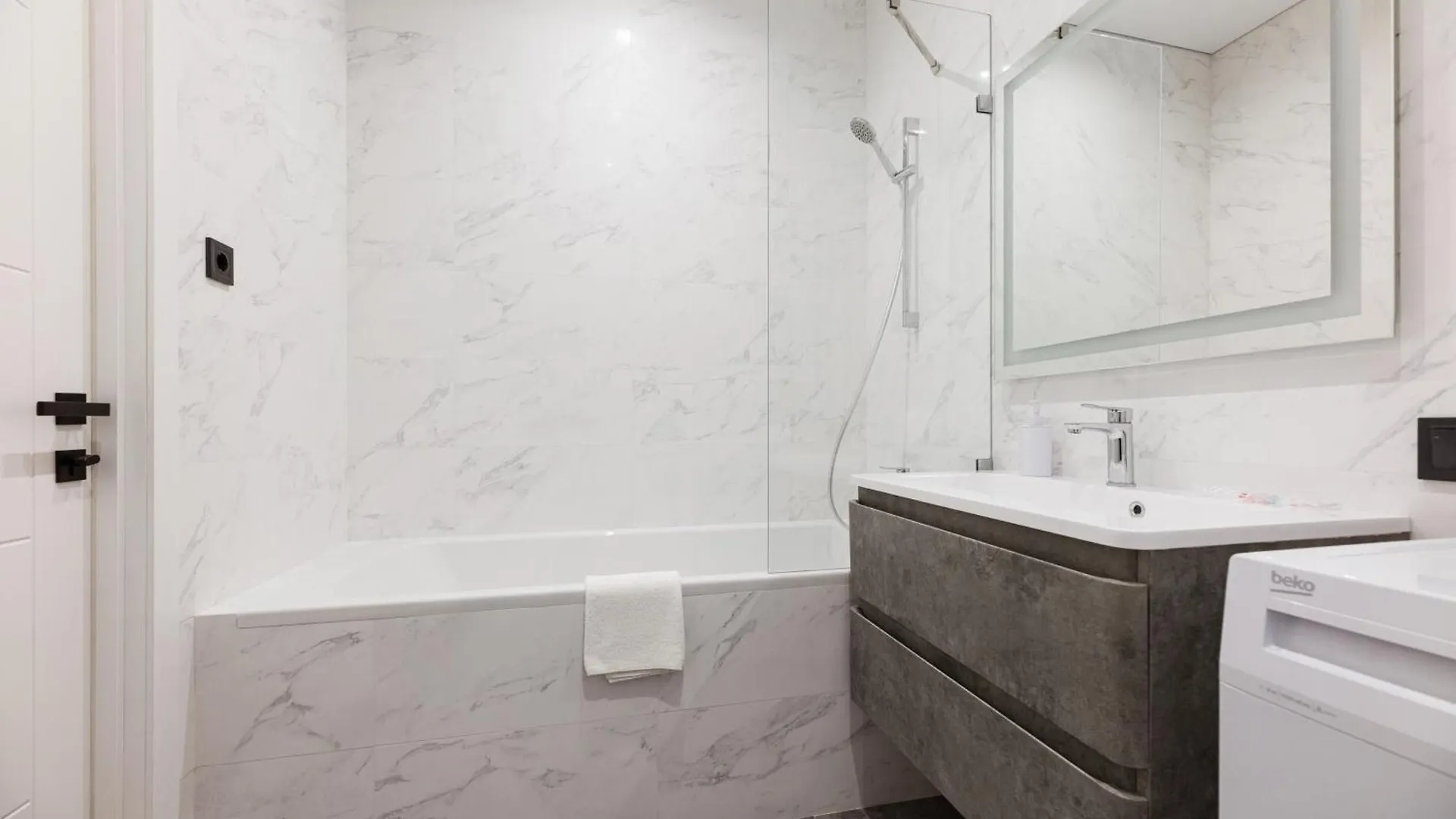 Aparthotel Nyvky Like Home - Manchattan City - Квартира 335 Kiew Ukraine